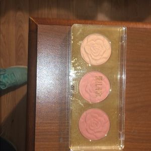 Milani blush trio in shade 01 and shade 02